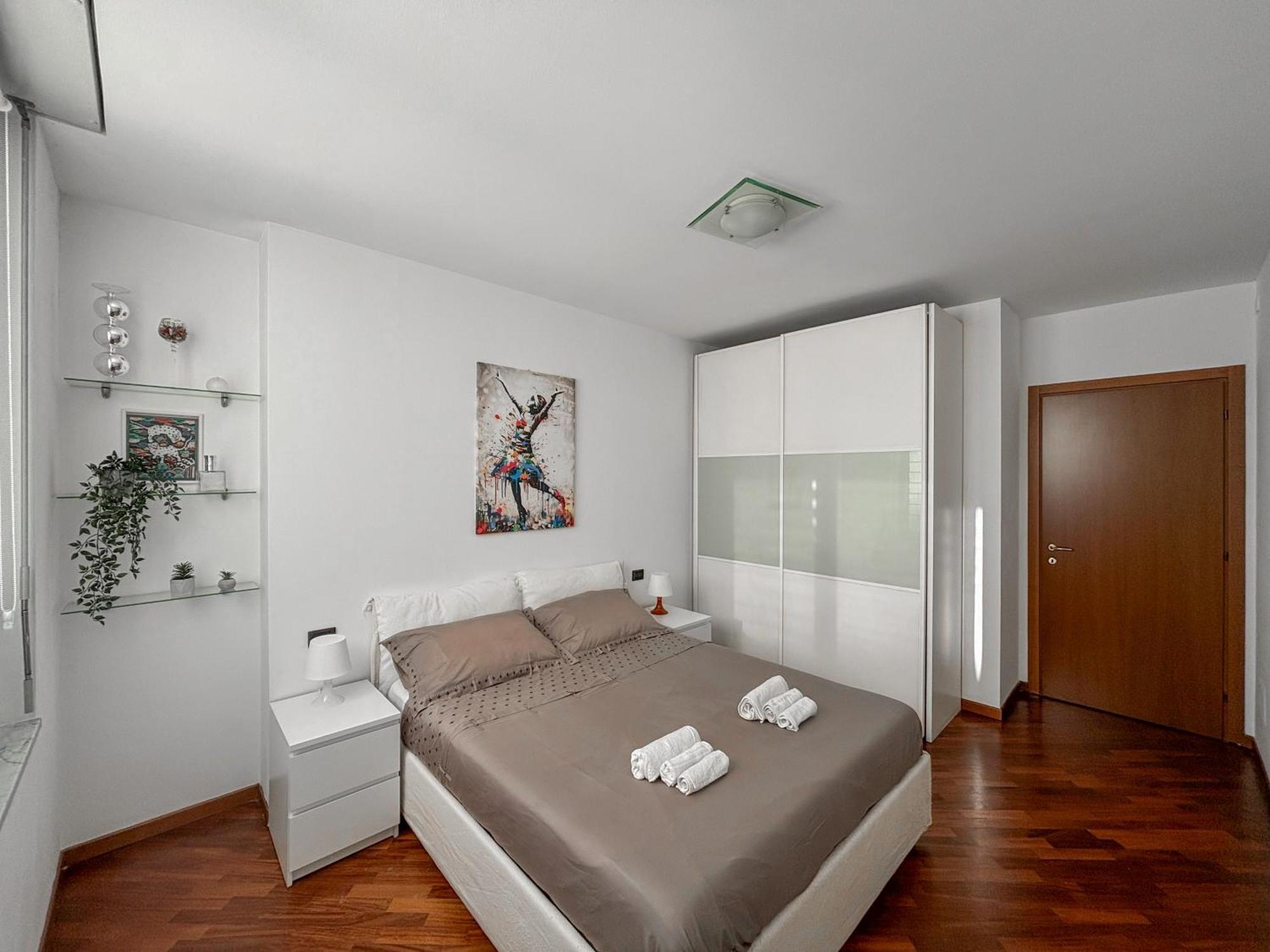 Bilocale Con Terrazzo E Box Auto Su Richiesta Appartement Como Buitenkant foto