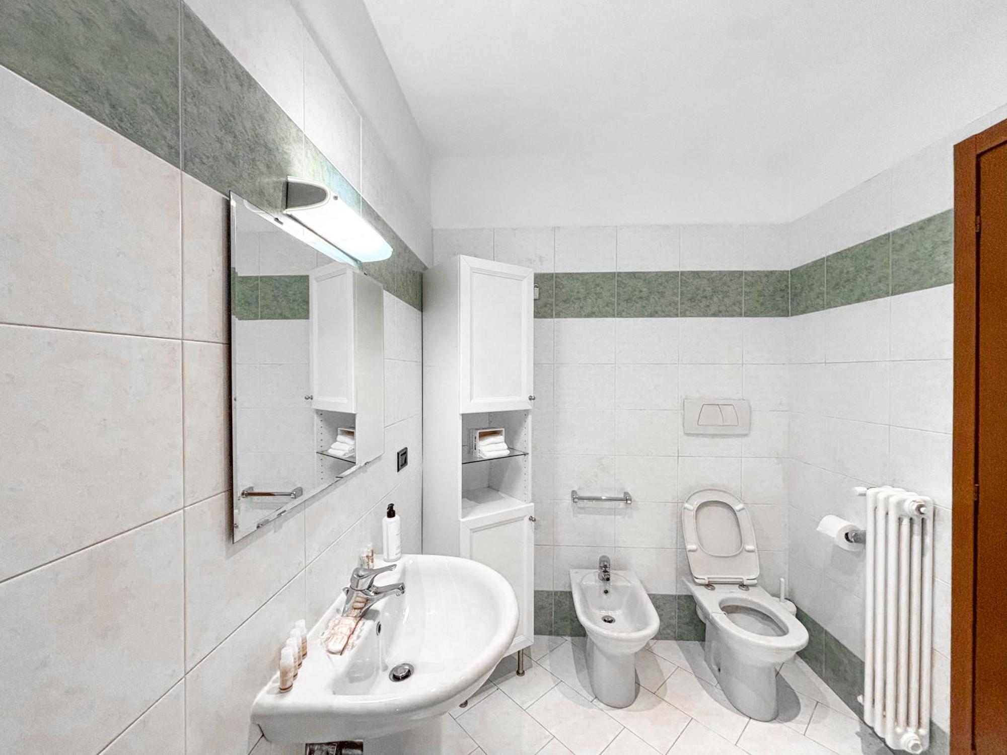 Bilocale Con Terrazzo E Box Auto Su Richiesta Appartement Como Buitenkant foto