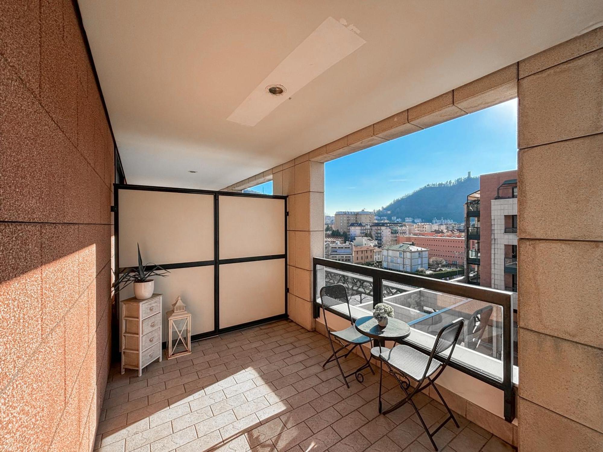 Bilocale Con Terrazzo E Box Auto Su Richiesta Appartement Como Buitenkant foto