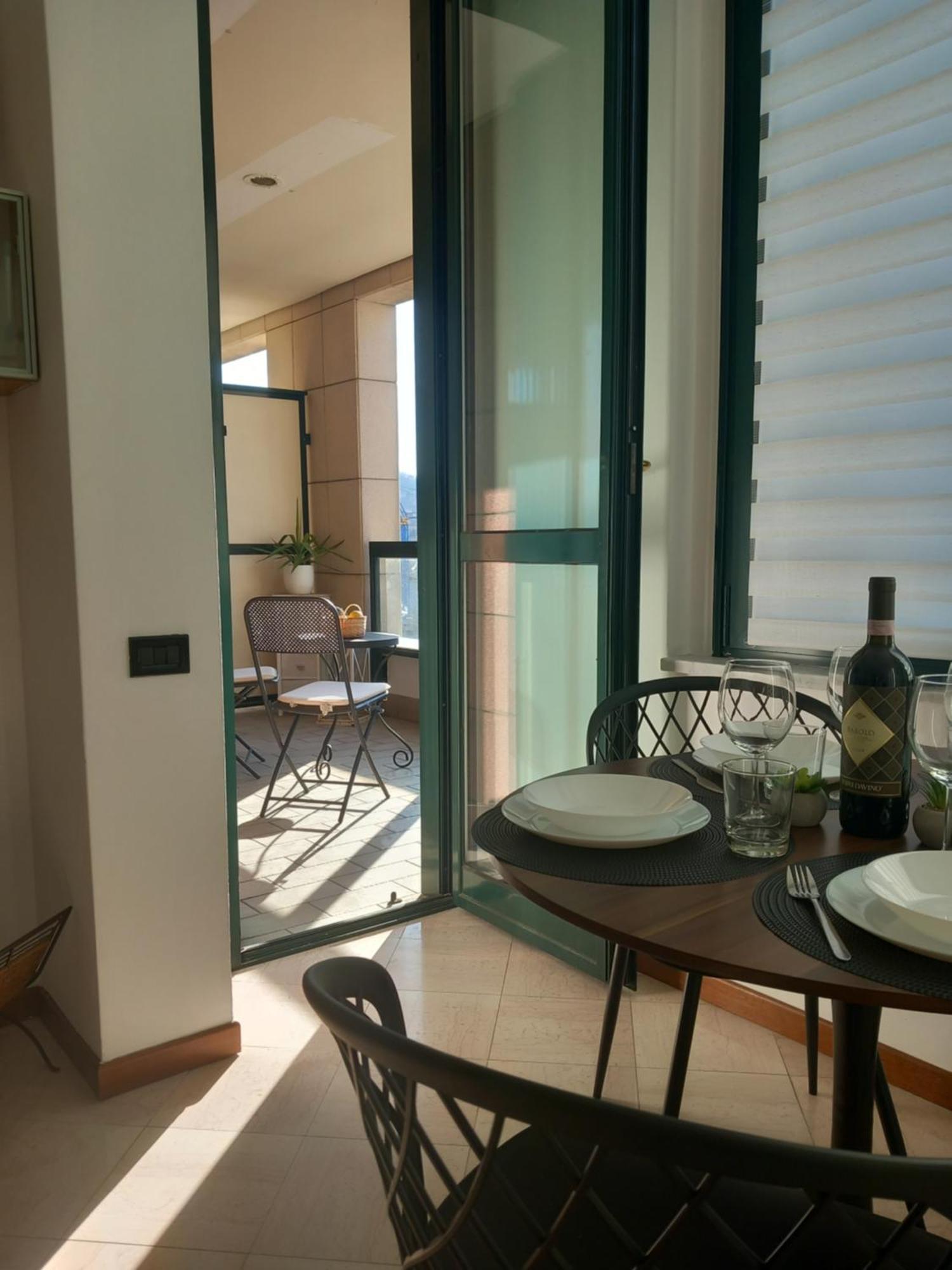 Bilocale Con Terrazzo E Box Auto Su Richiesta Appartement Como Buitenkant foto