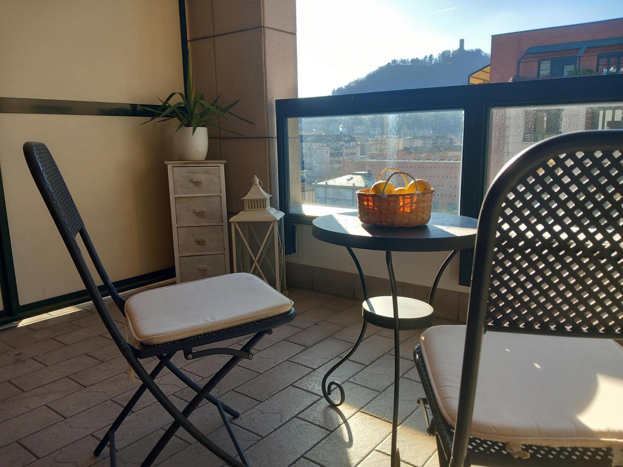 Bilocale Con Terrazzo E Box Auto Su Richiesta Appartement Como Buitenkant foto